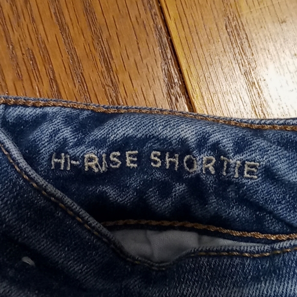 AMERICAN EAGLE HI-RISE SHORTIE JEAN SHORTS 6 - Picture 4 of 5